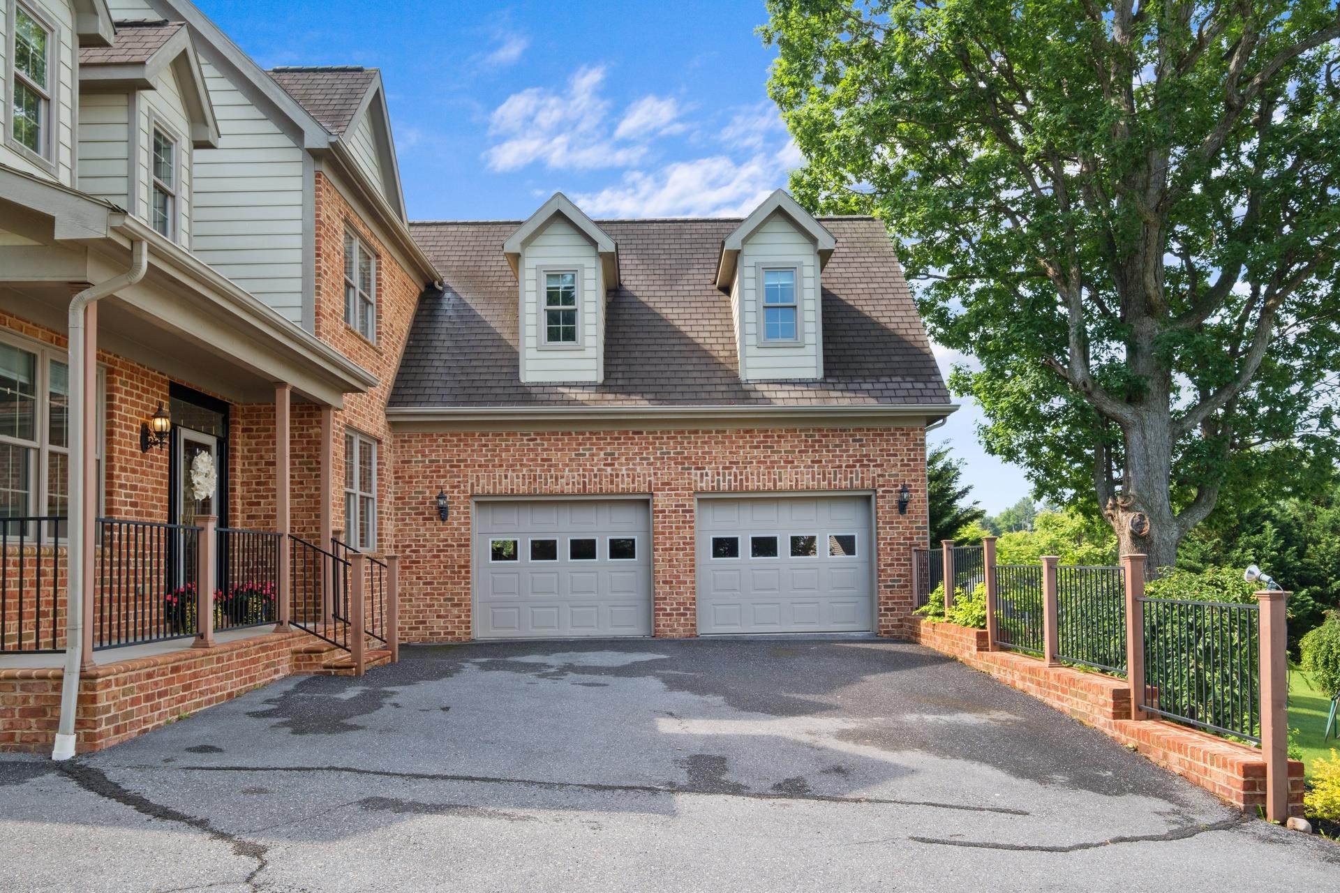 109 LEAVEL CT