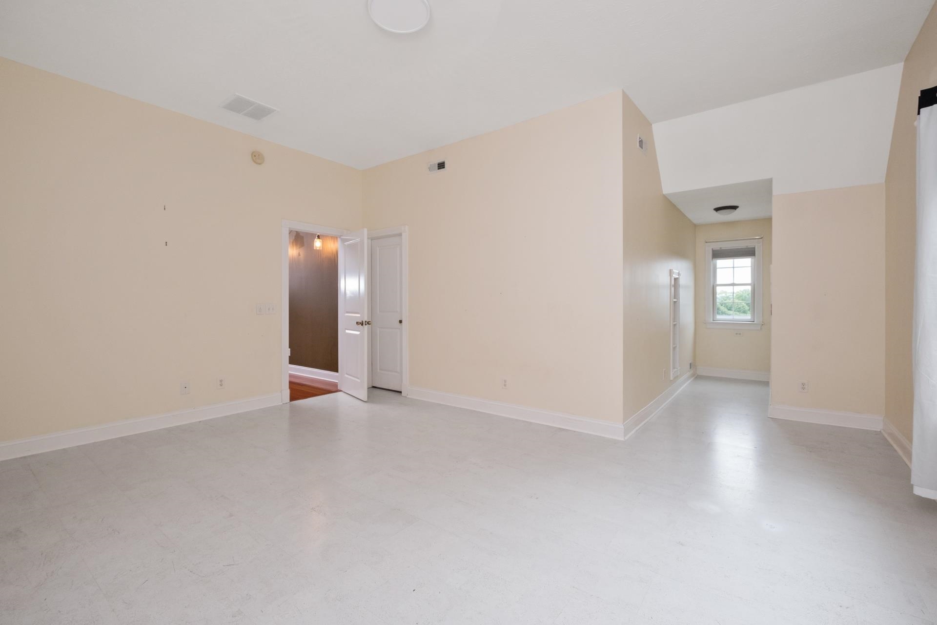 109 LEAVEL CT
