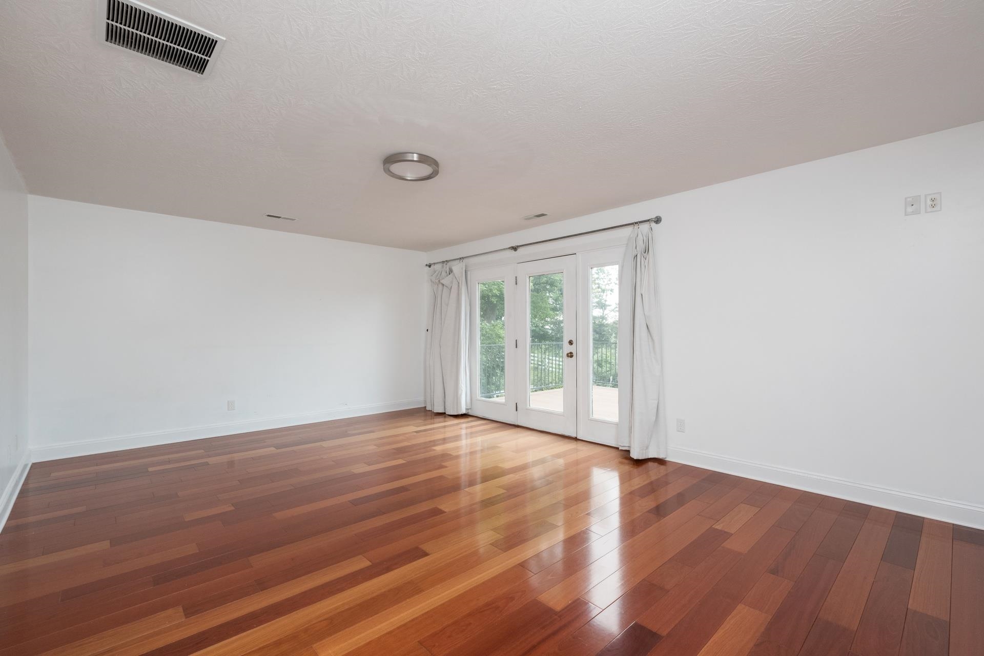 109 LEAVEL CT