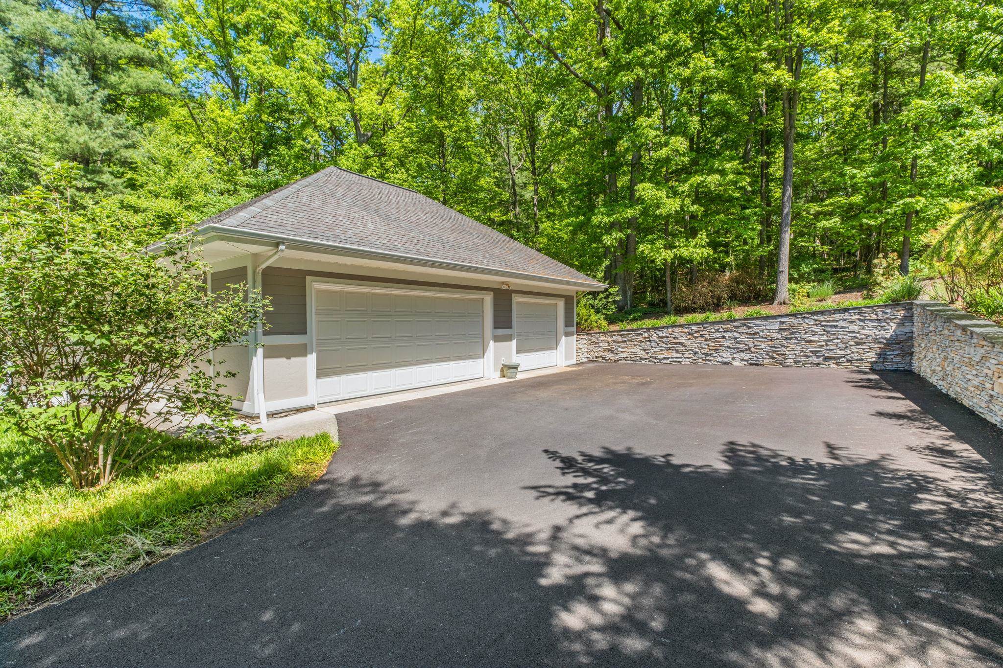 3340 BAYBROOK DR