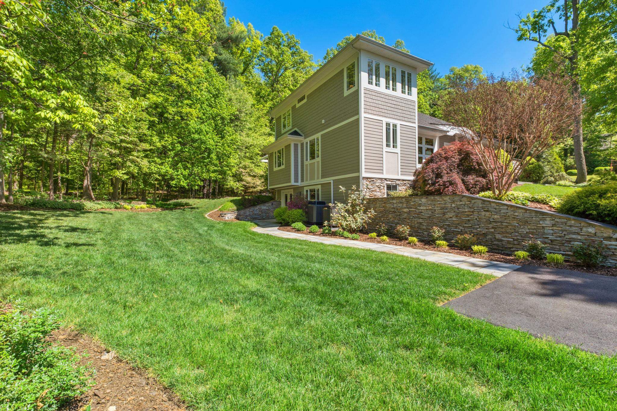 3340 BAYBROOK DR