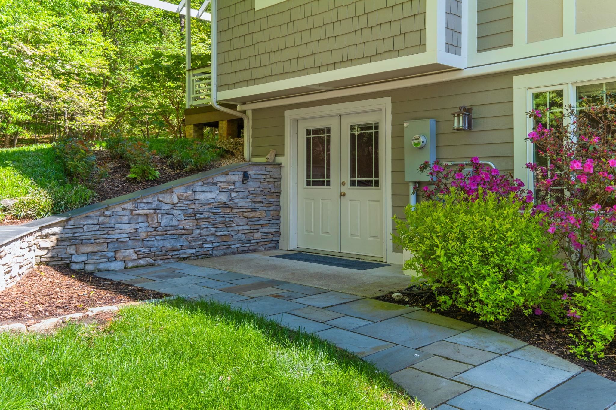 3340 BAYBROOK DR