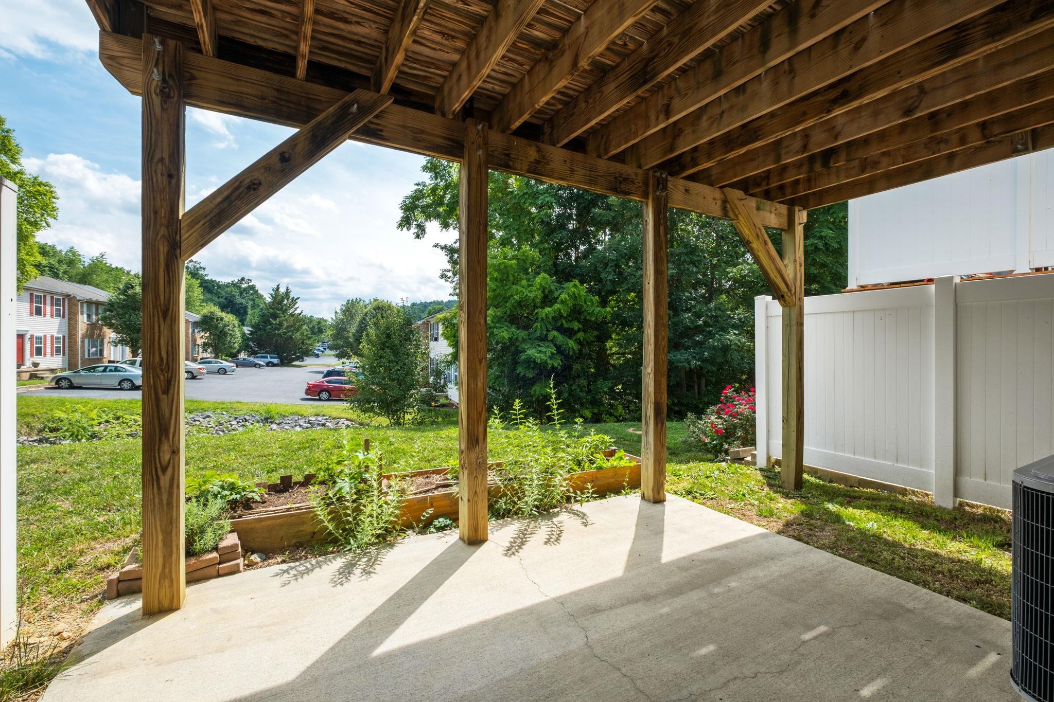 330 SAPPHIRE DR