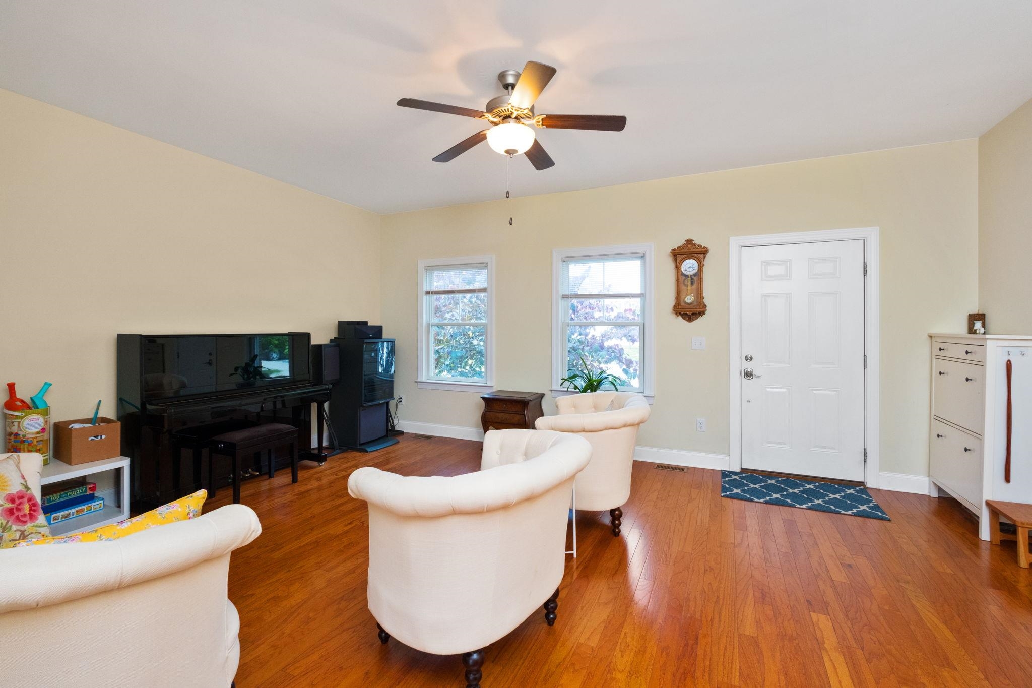 330 SAPPHIRE DR