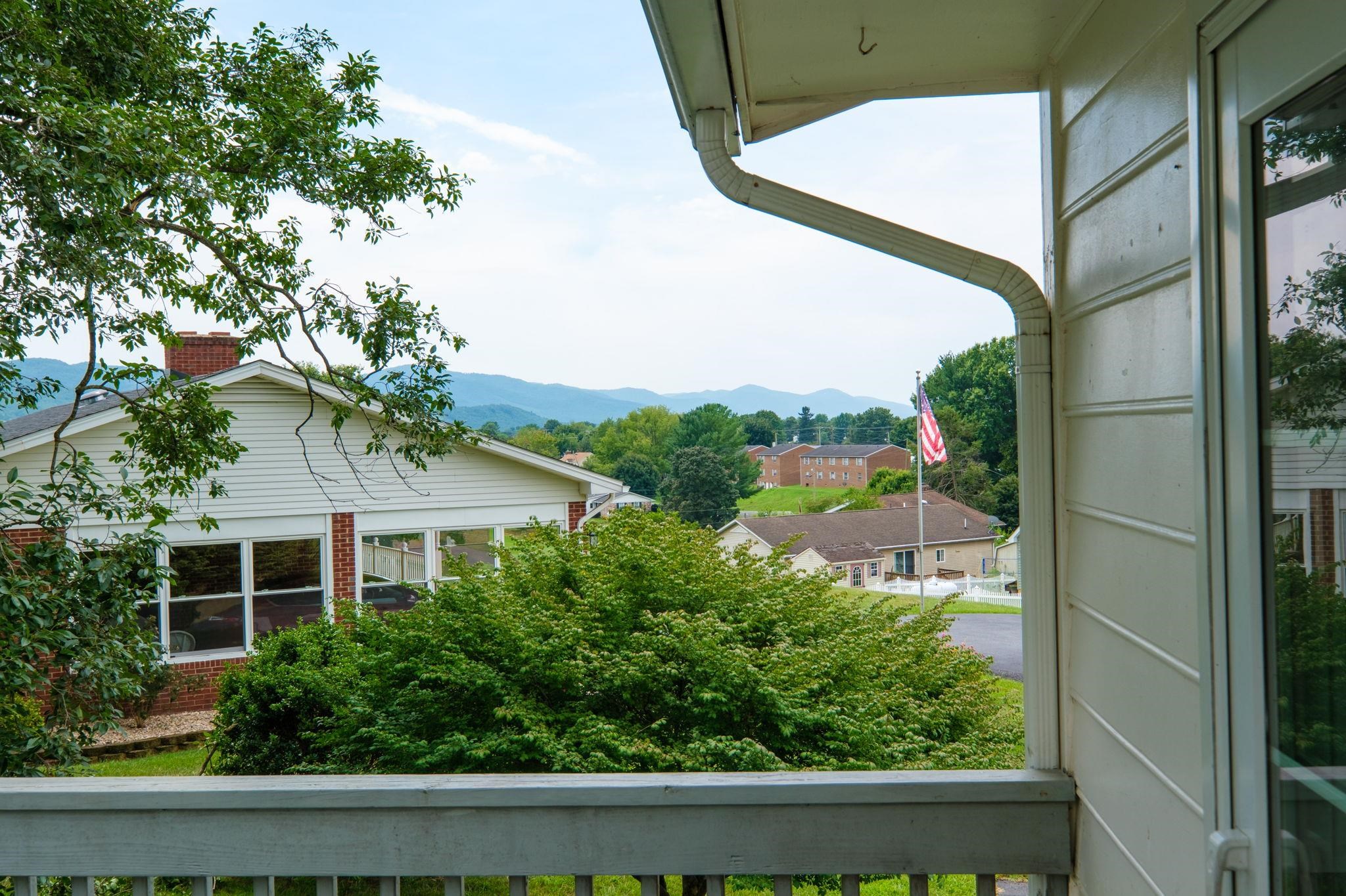 106 HILLSIDE AVE