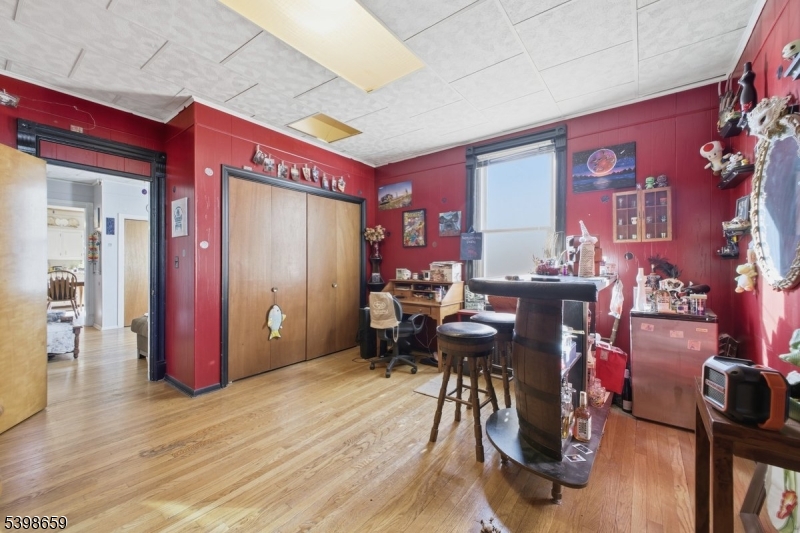 318 Front St