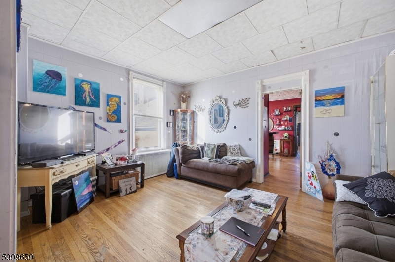 318 Front St
