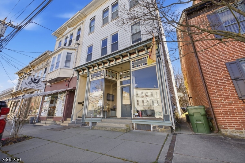 318 Front St