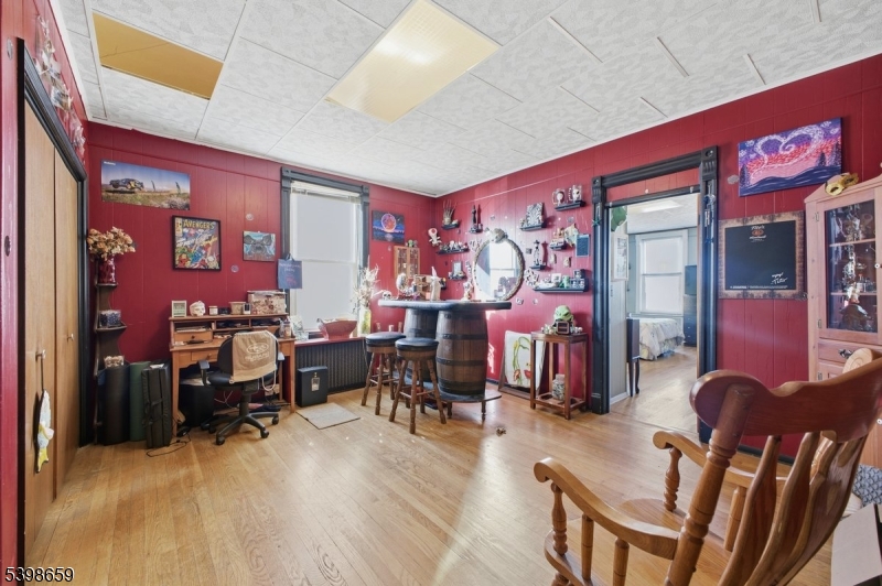 318 Front St