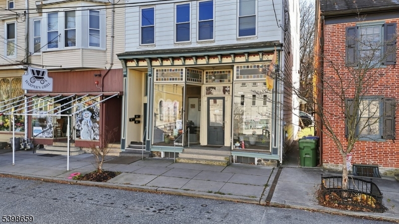 318 Front St