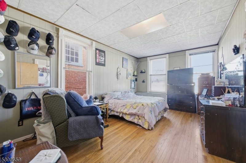 318 Front St