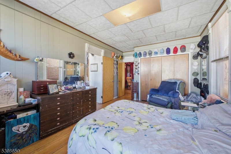 318 Front St