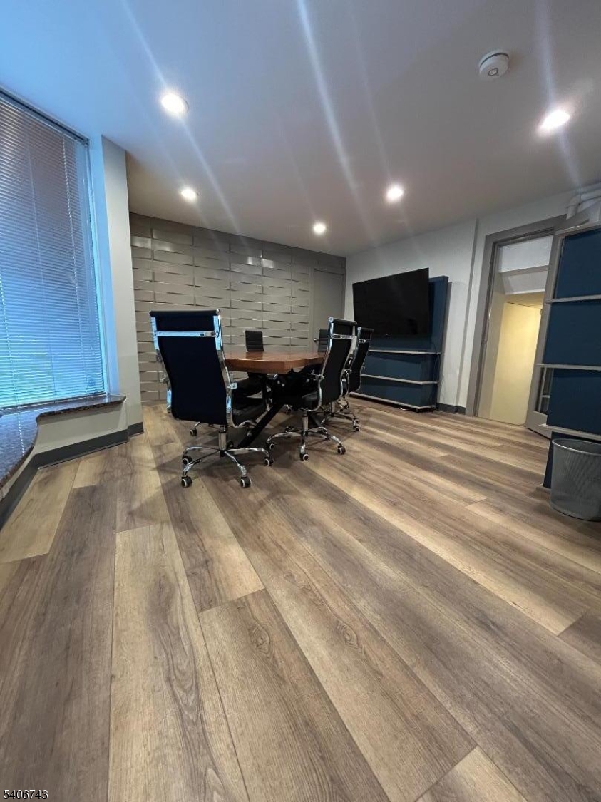 216 W Elizabeth Ave