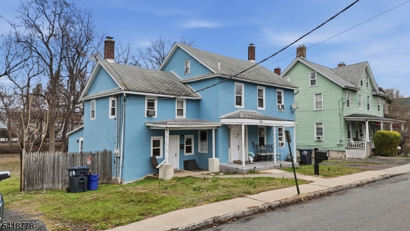 261 W Main St