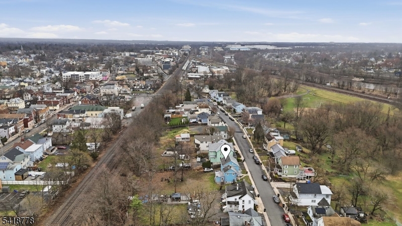 261 W Main St