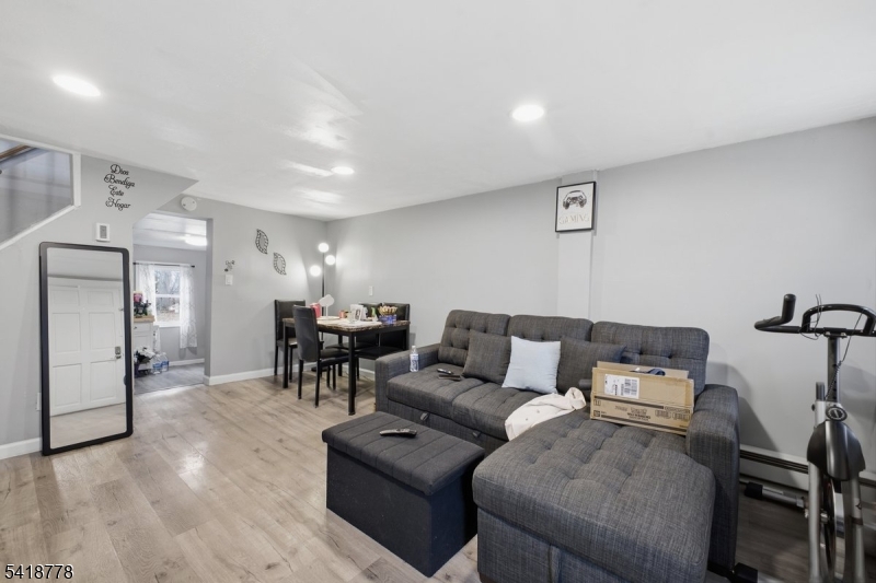 261 W Main St