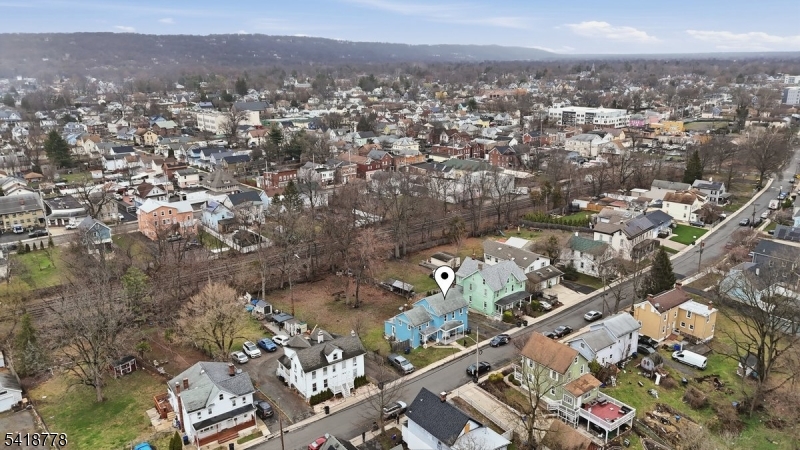 261 W Main St