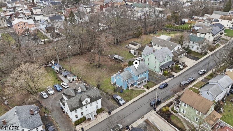 261 W Main St