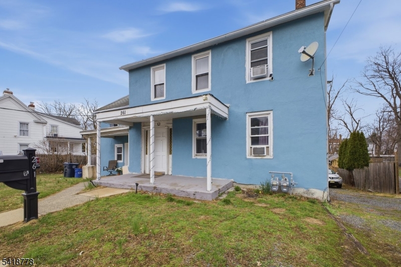 261 W Main St