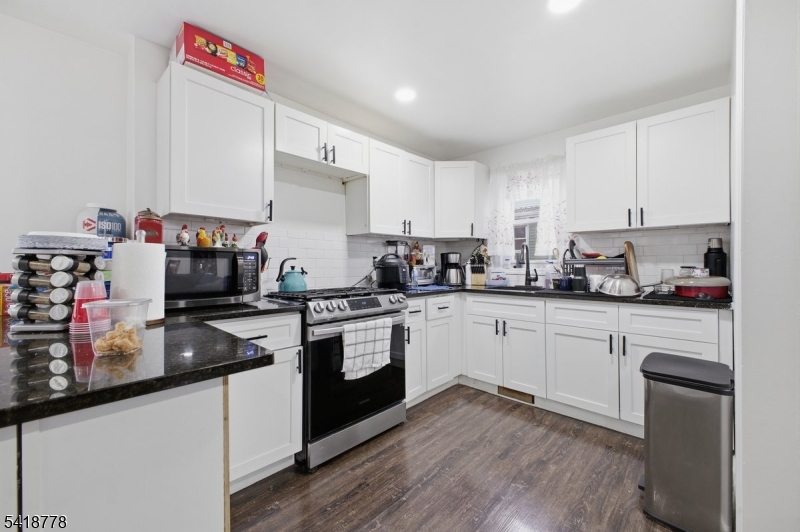 261 W Main St