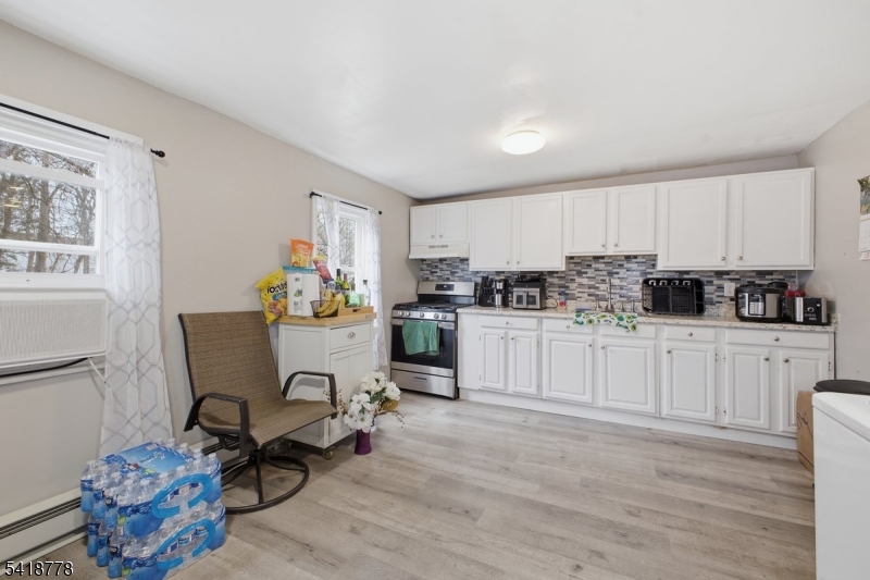261 W Main St