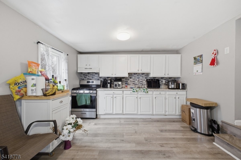 261 W Main St