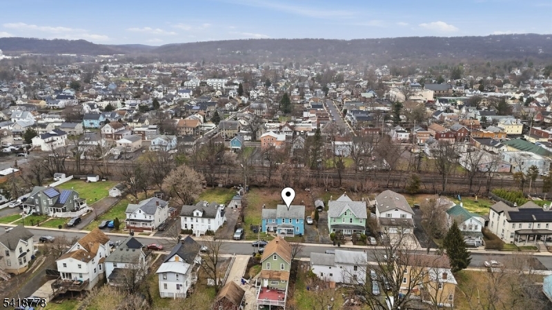 261 W Main St