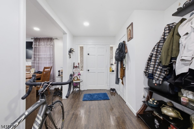 261 W Main St