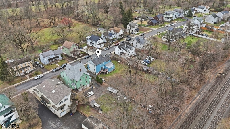 261 W Main St