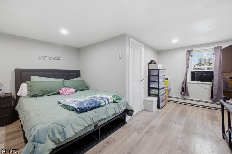 261 W Main St
