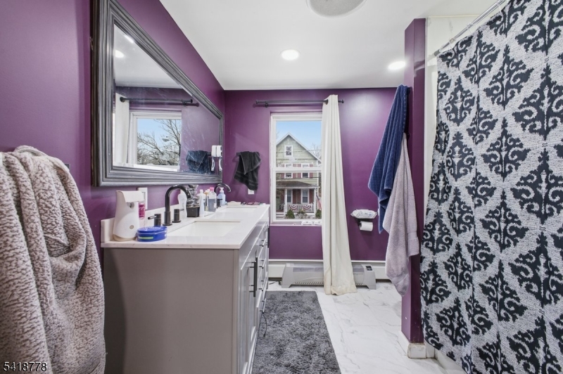 261 W Main St