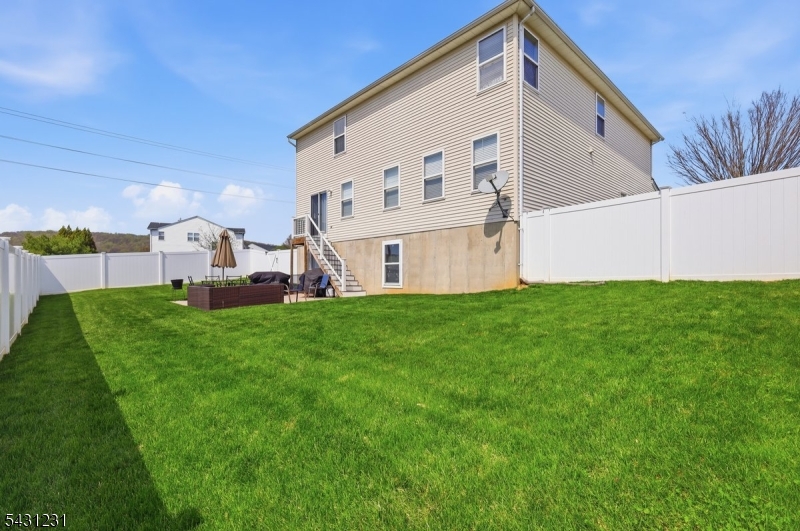 27 Lambert St