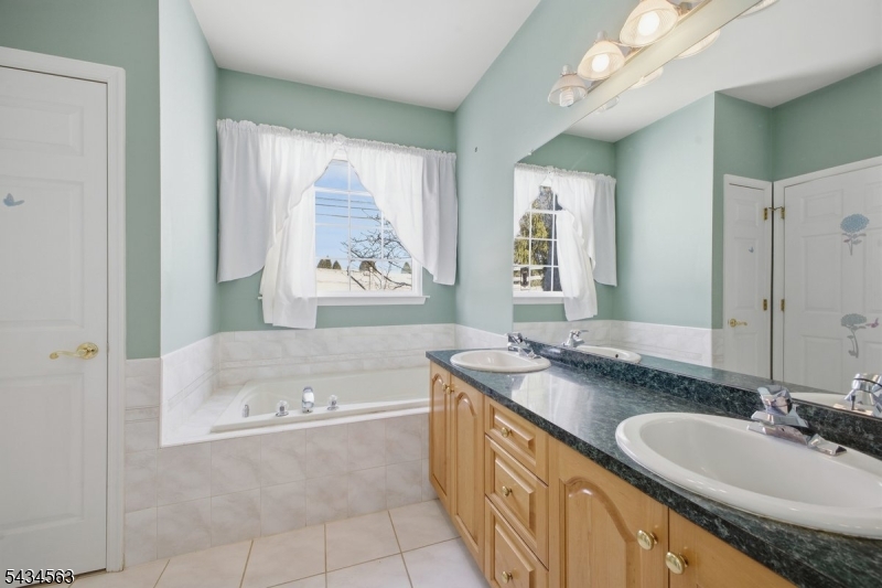 56 Kensington Cir