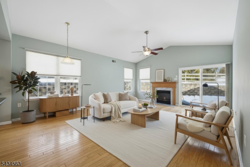 56 Kensington Cir