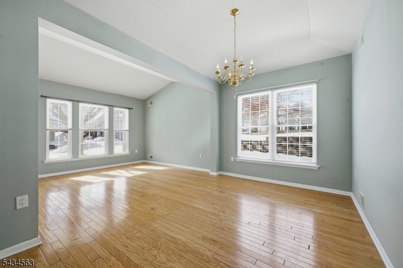 56 Kensington Cir
