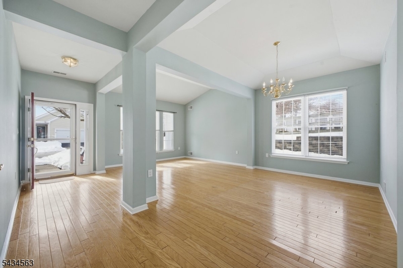 56 Kensington Cir
