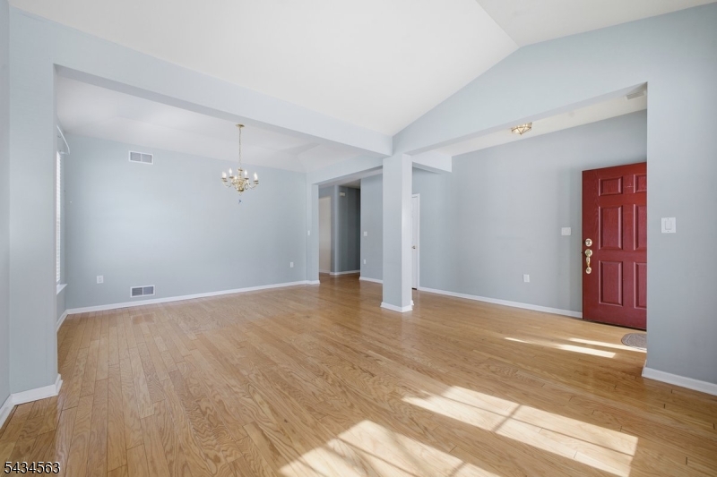 56 Kensington Cir