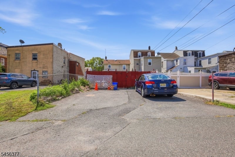 589 S Main St