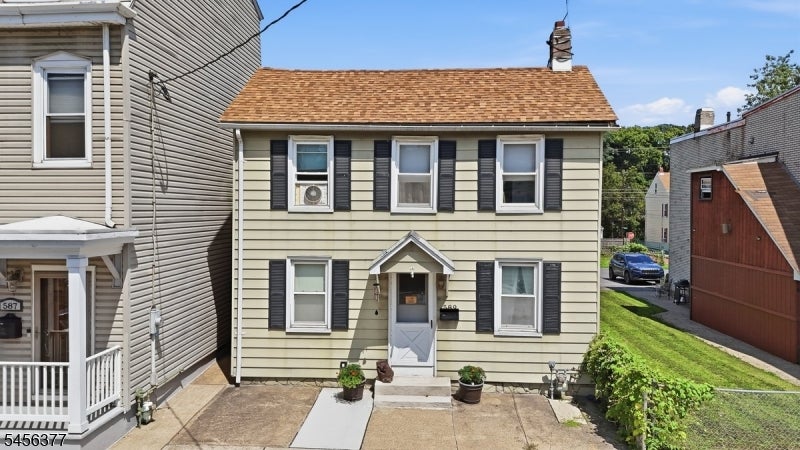 589 S Main St
