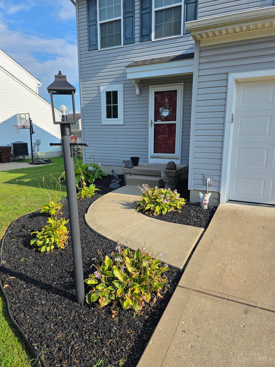47 Hummingbird Way