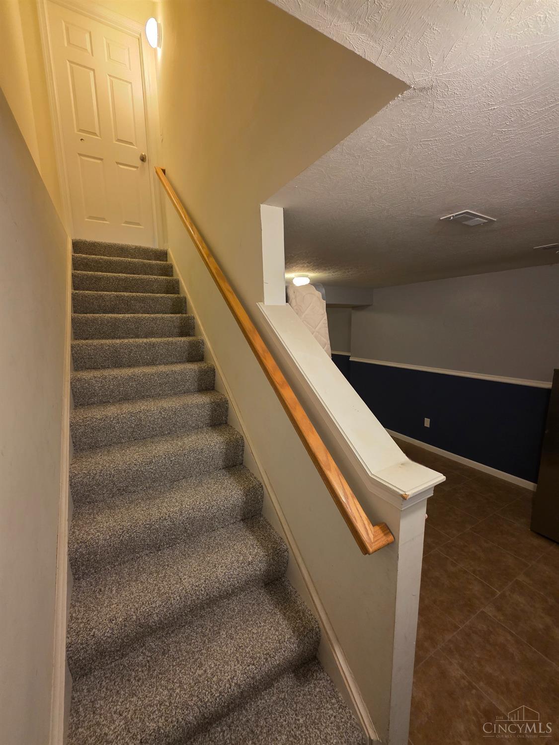 47 Hummingbird Way