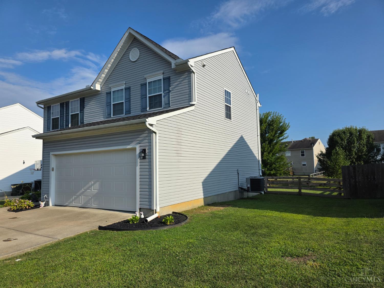 47 Hummingbird Way
