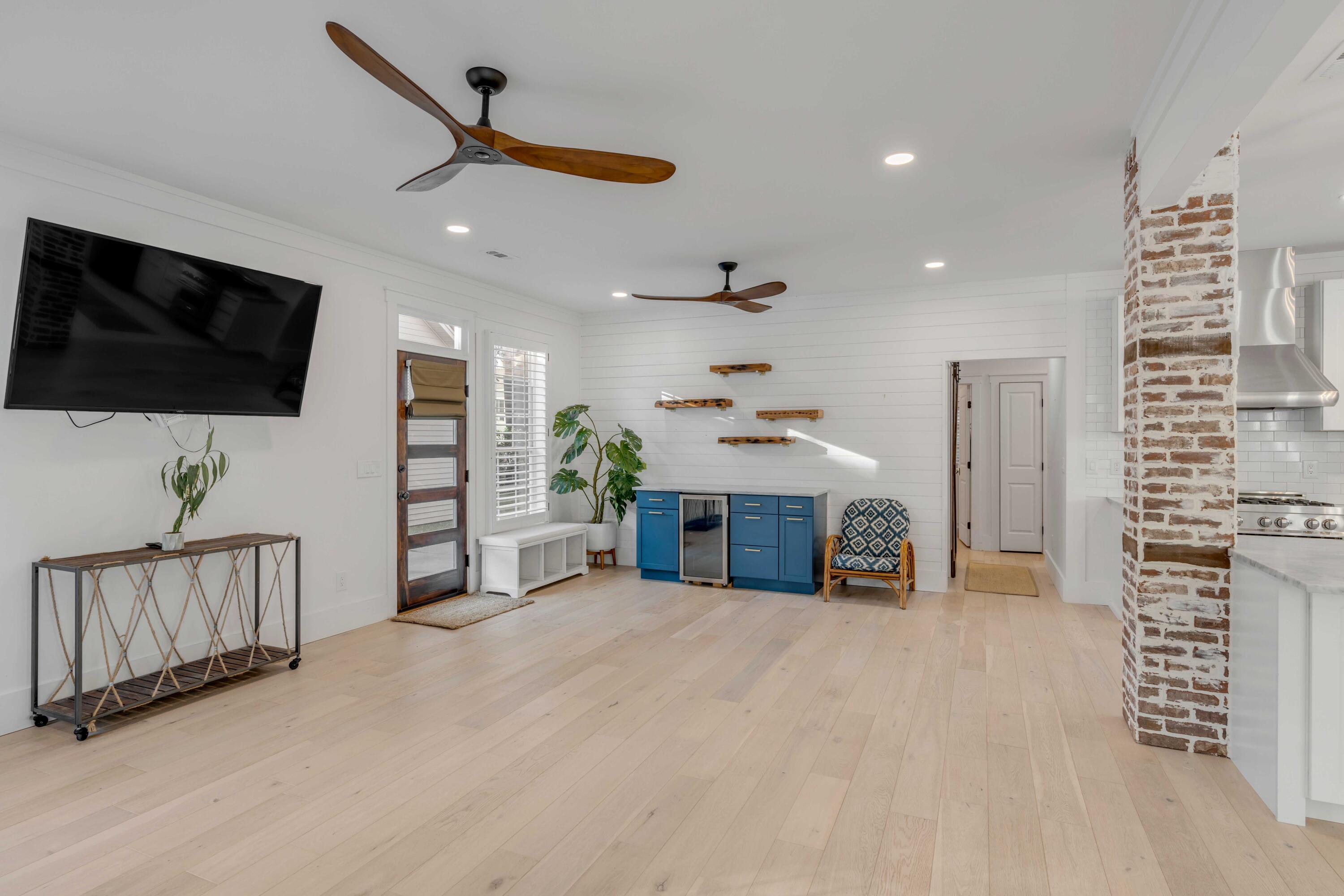 975 Provincial Circle