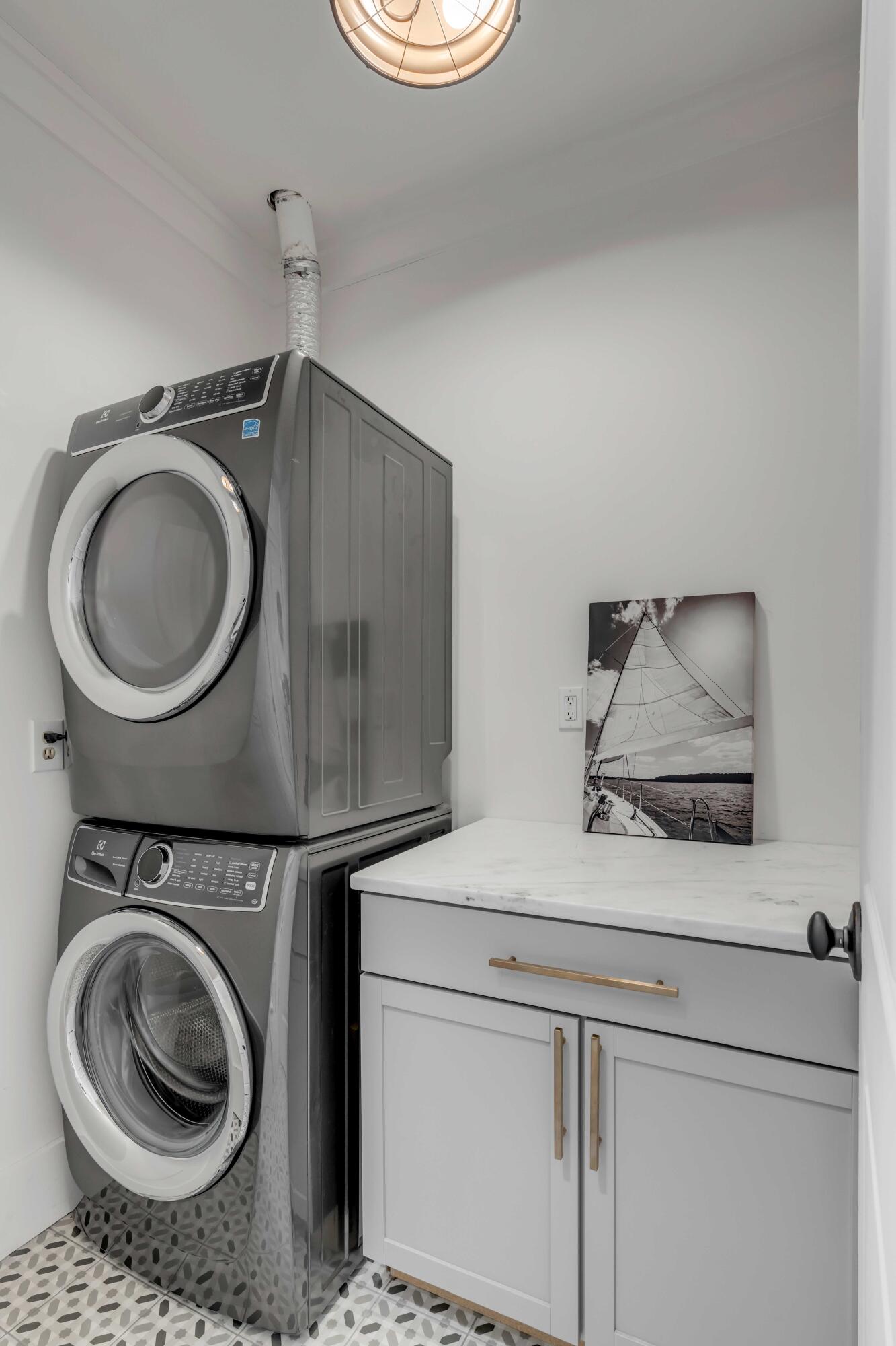 975 Provincial Circle