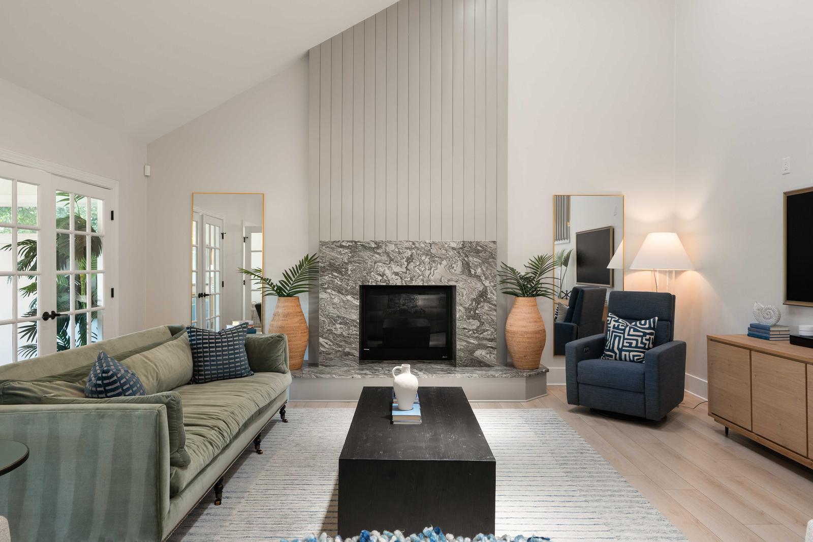 16 Edgewater Alley