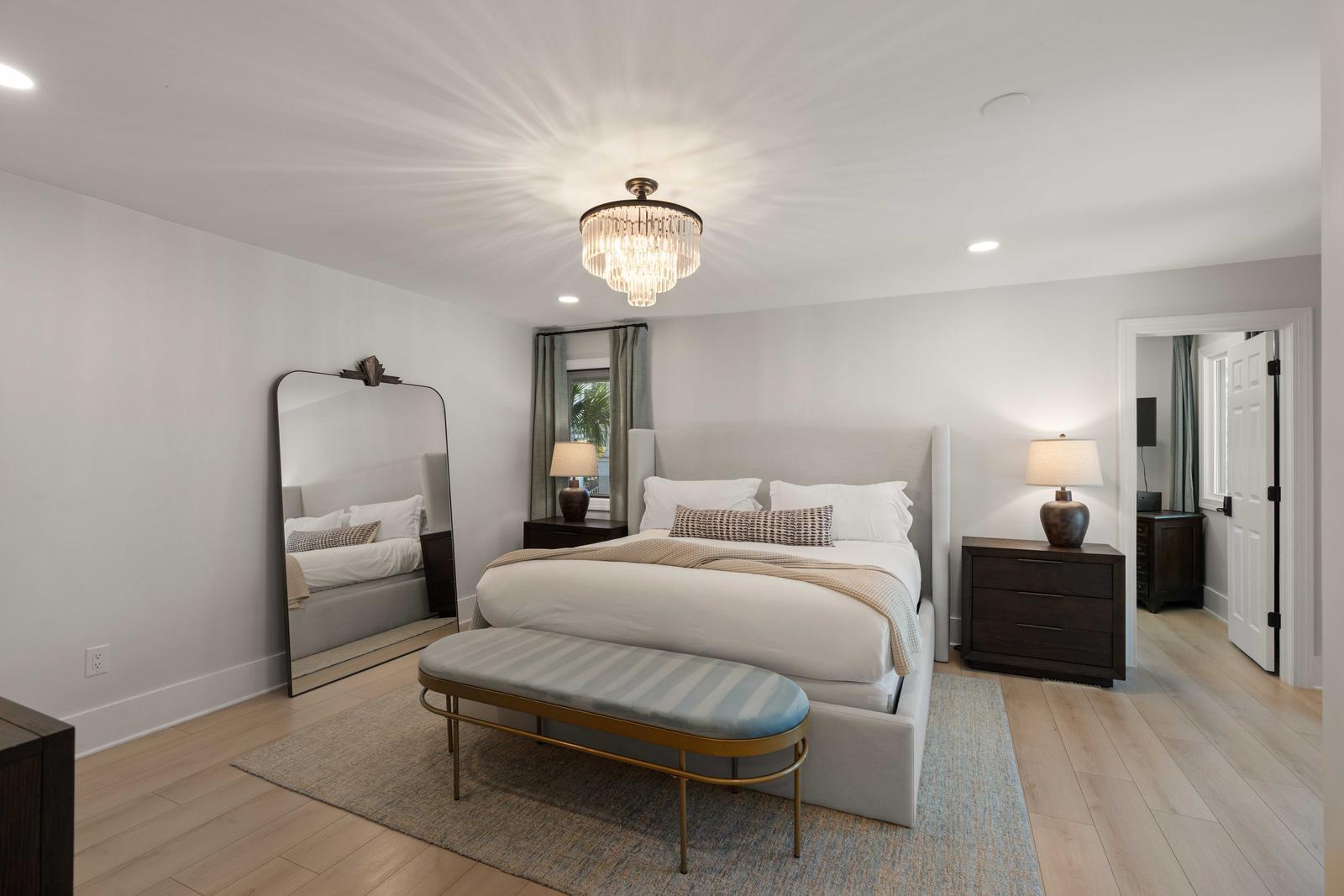 16 Edgewater Alley