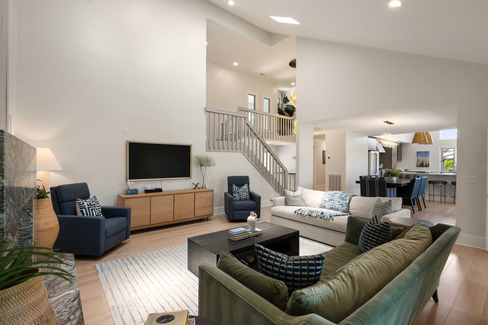 16 Edgewater Alley