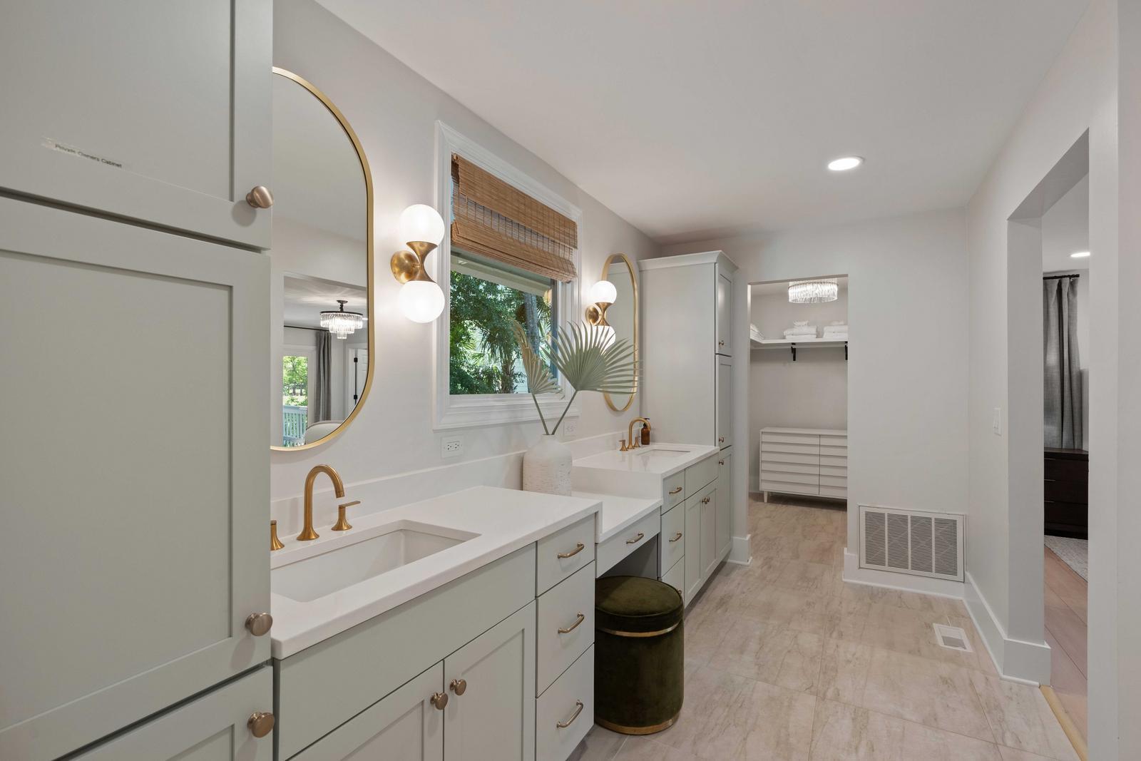 16 Edgewater Alley