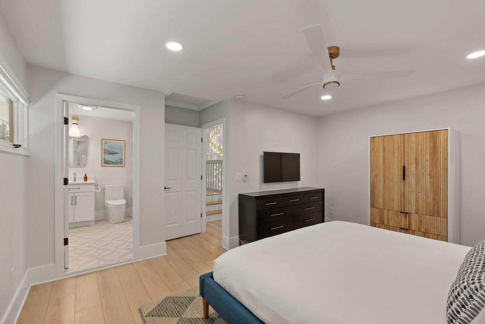 16 Edgewater Alley