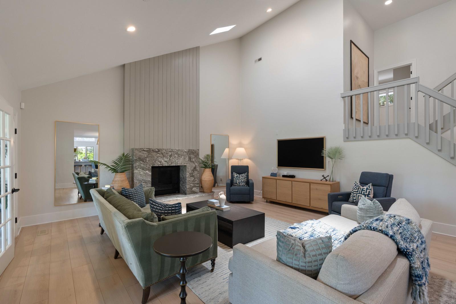 16 Edgewater Alley